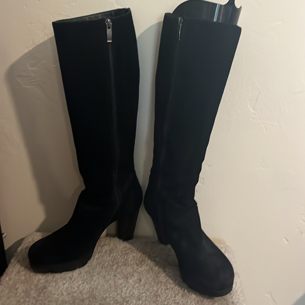 Worn twice Paul Green suede platform boots. This are a steal!!!